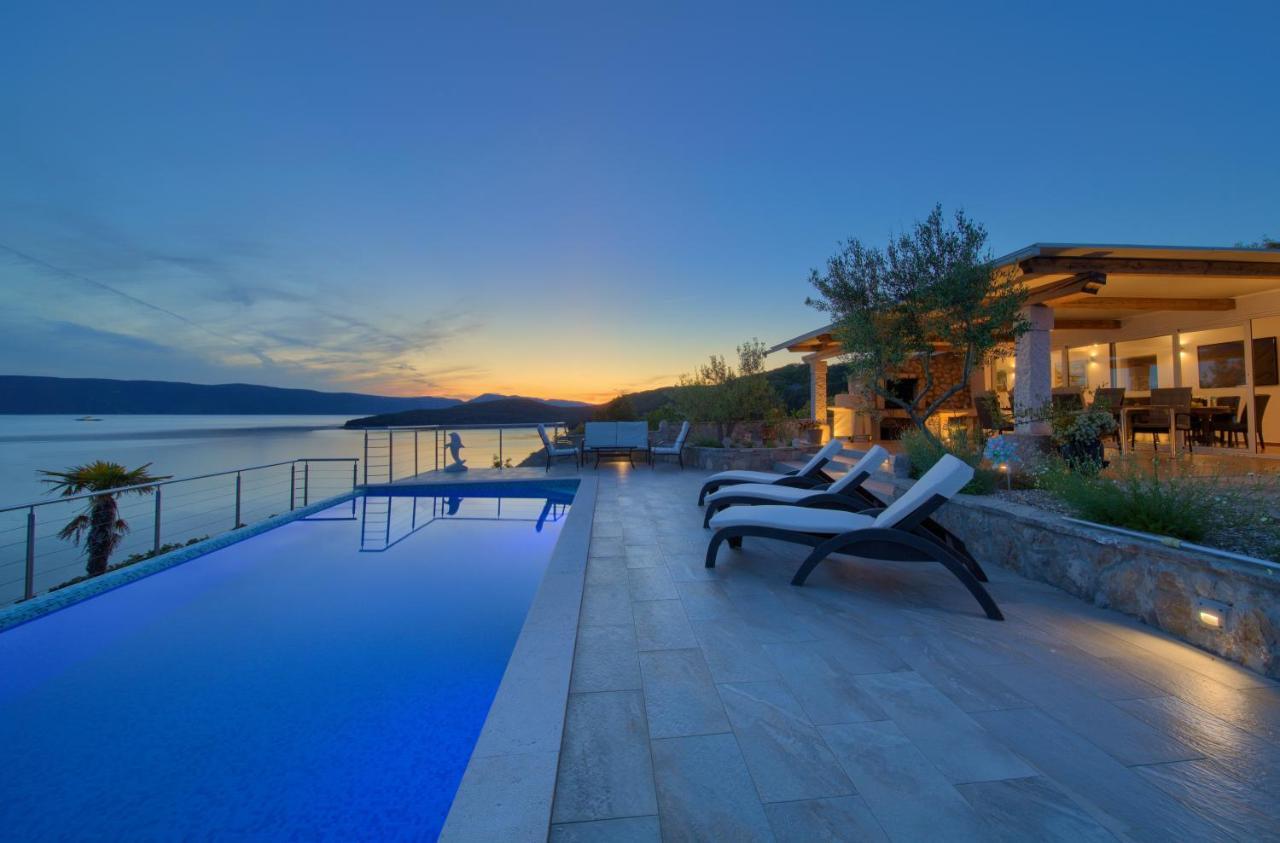 SEAFRONT VILLA NATURA WITH POOL, BREATHTAKING VIEW KRK ISLAND (Croatia) |  HOTELMIX